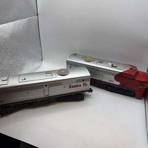 Lionel Santa Fe 8861 8862 Alco Diesel Locomotive Set O Gauge Silver Red Fair